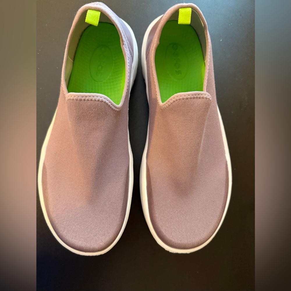 OOFOS OOmg eeZee Women's 9
Durable, breathable, lightweight & machine washable